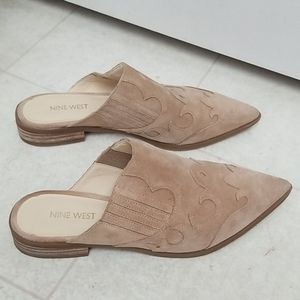 SUEDE Like New NINE WEST mules pointed toe sadrah